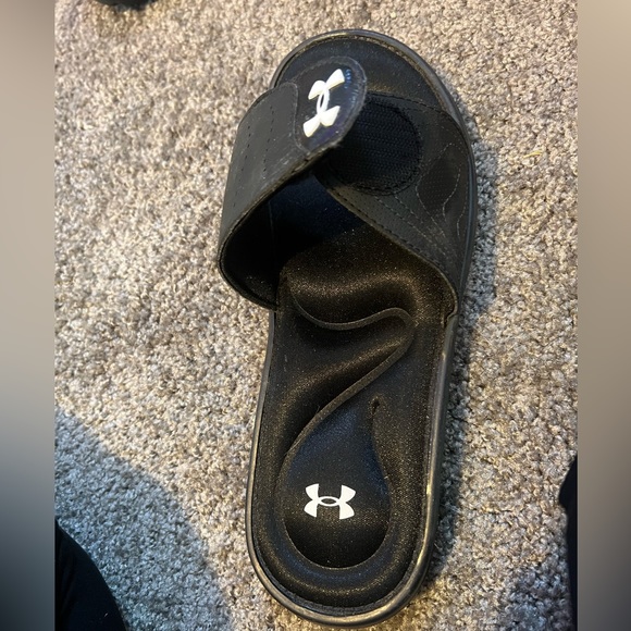These are size 9 in women’s, under Armour slides. Brian new never worn before. - Picture 3 of 4